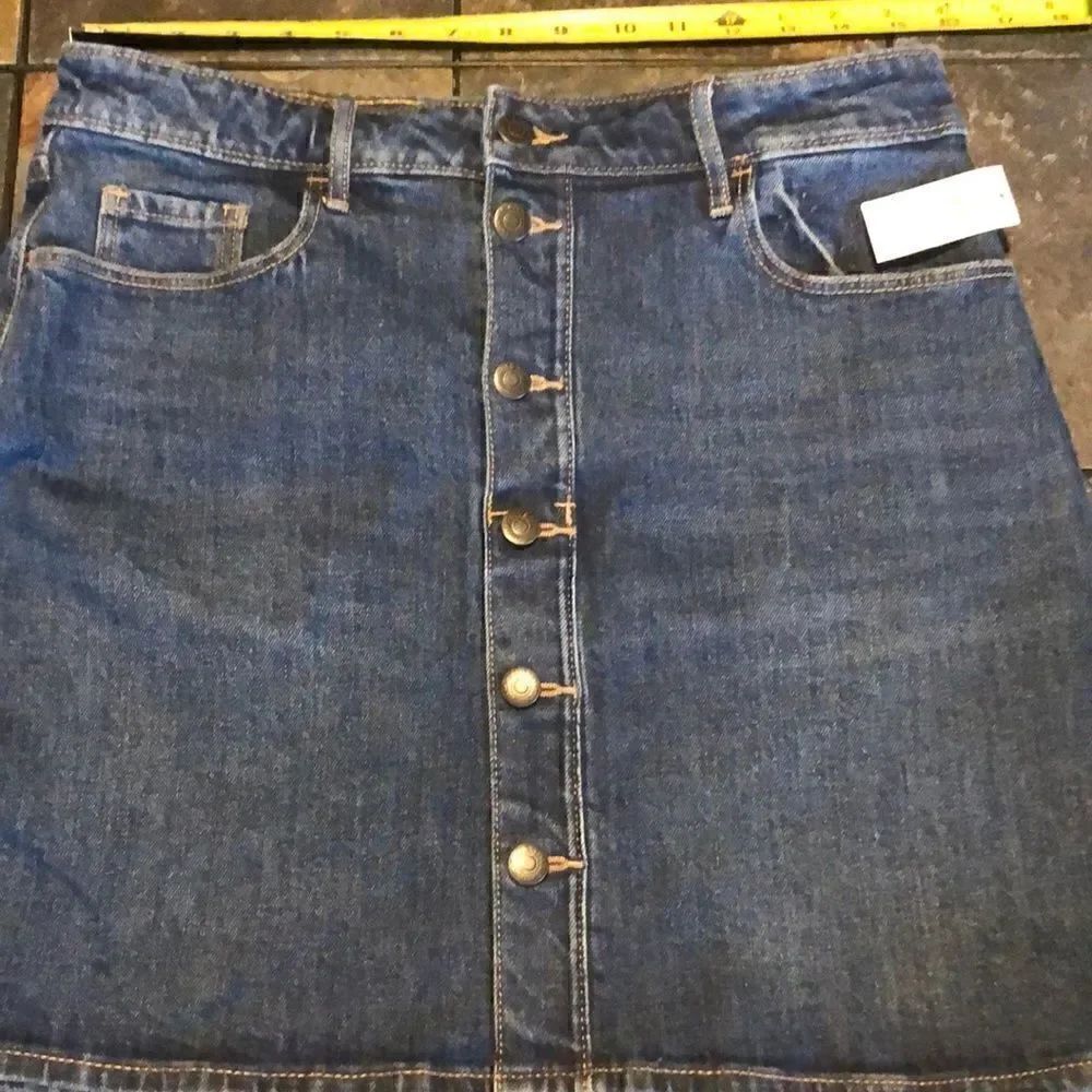 NWT Old Navy high rise button front denim skirt women’s size 8